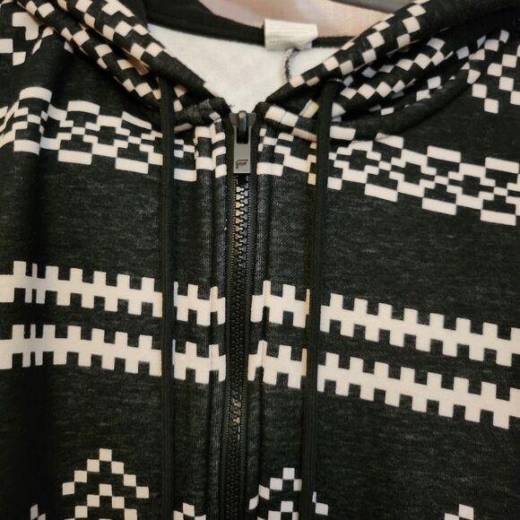 EUC Black and White Patterned Jumpsuit Size Medium - Picture 6 of 11